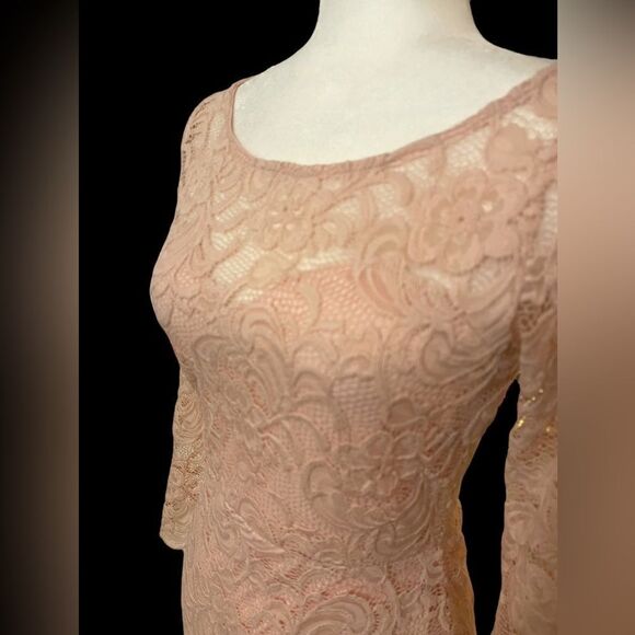 Ambiance cocktail dress​  pit to pit 15” waist 13” hips 16” shoulder to hem 32” - Picture 5 of 5